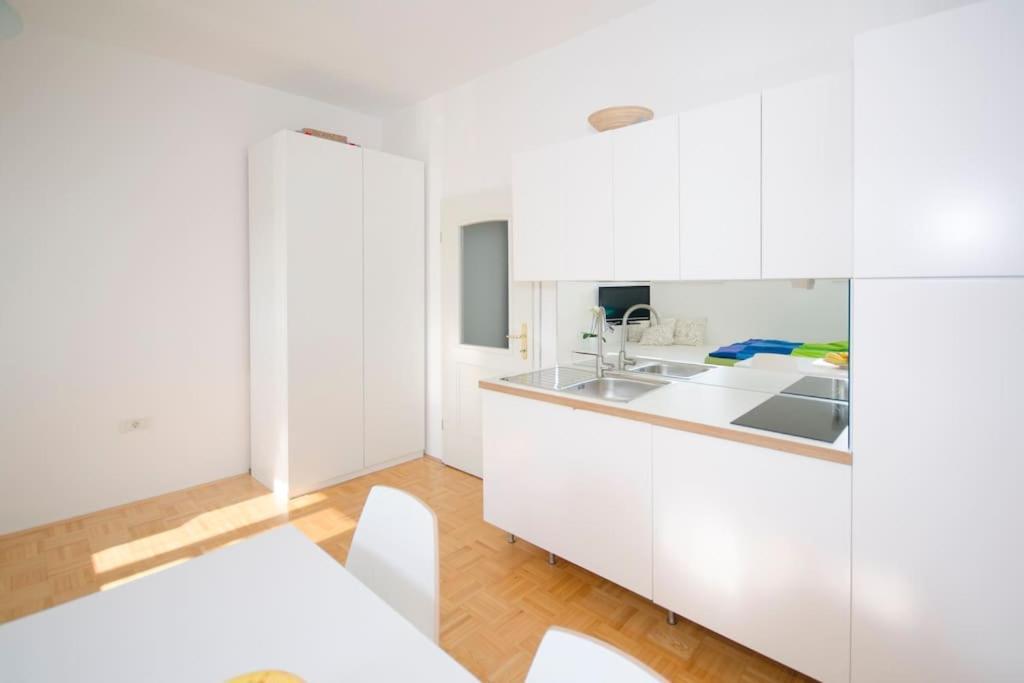 The Cute, Sunny Apartment In The Center +P 류블랴나 외부 사진