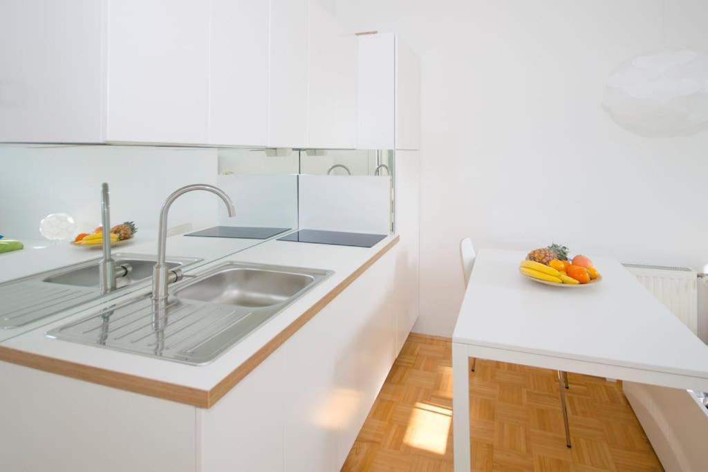 The Cute, Sunny Apartment In The Center +P 류블랴나 외부 사진
